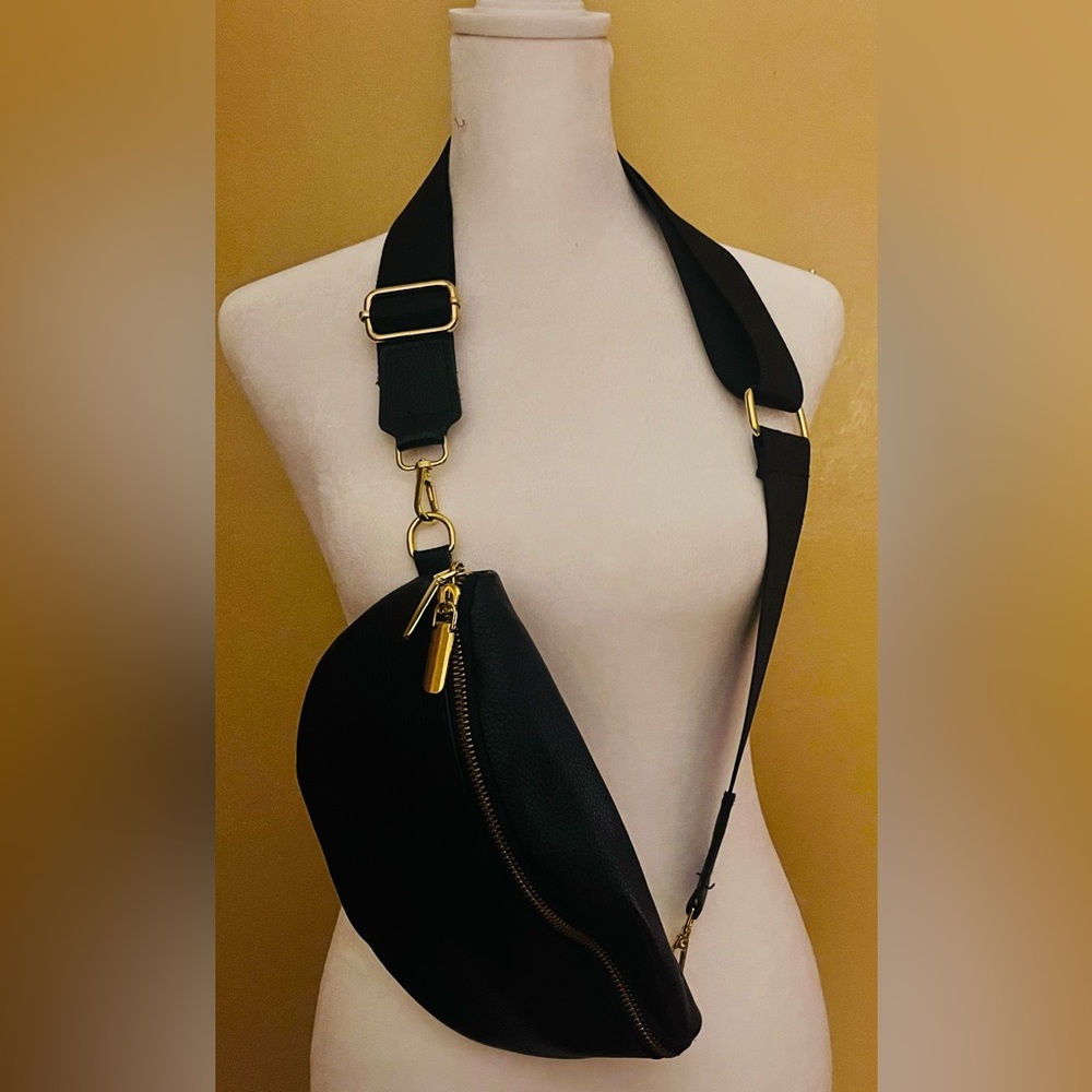 Black Zippered Pouch
